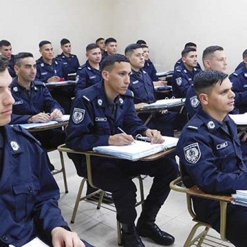 HAY 300 INSCRIPTOS PARA INGRESAR A LA ESCUELA DE POLICÍA