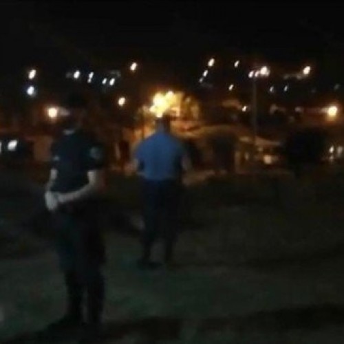 UN NIÑO HUYO DE SU HOGAR DONDE SU PADRE LO GOLPEABA CON UNA MADERA CON CLAVOS