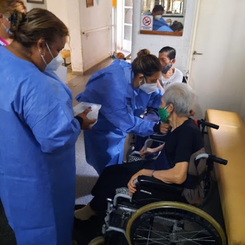 VACUNARON EN EL GERIÁTRICO DE MAYOR POBLACIÓN EN LA ZONA 5 DE SALUD