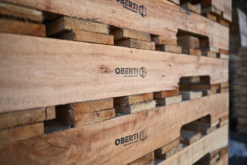 imagen principal sobre Los riesgos de usar pallets genéricos en logística industrial